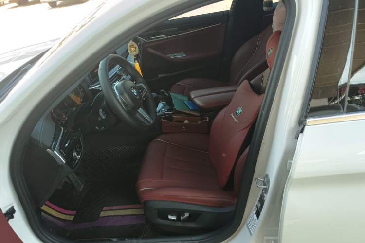 Used BMW 5 Series 2022 Restyled 530Li Leading Edition M Sport Package Left Front Seat