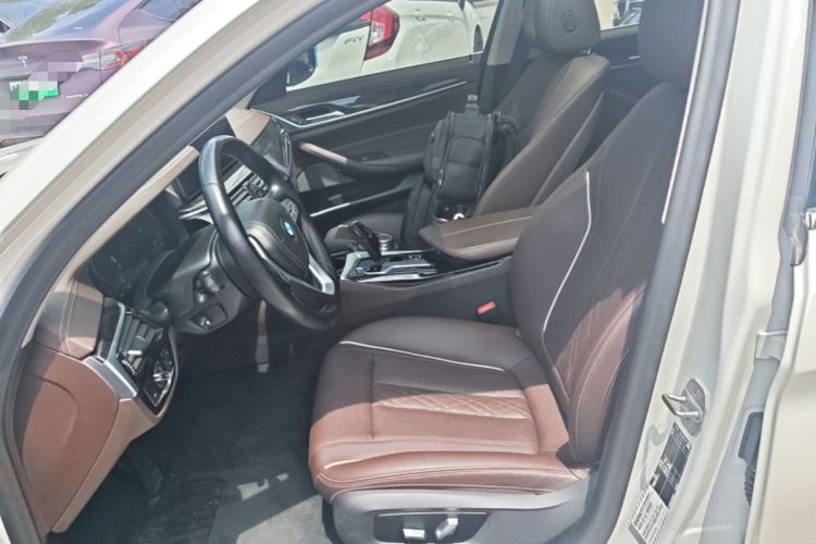 Used BMW 5 Series 2022 Restyled 525Li Luxury Package Left Front Seat