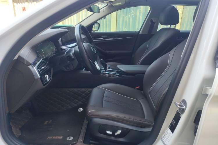Used BMW 5 Series 2022 Restyled 525Li Luxury Package Left Front Seat