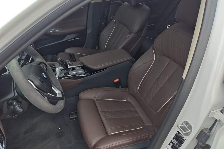 Used BMW 5 Series 2022 Second Facelift 530Li Luxury Edition Premium Package Left Front Seat