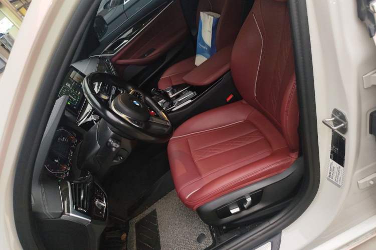 Used BMW 5 Series 2022 525Li M Sport Package Left Front Seat