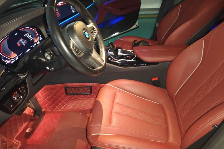 Used BMW 5 Series 2022 Restyled 530Li Leading Edition M Sport Package Left Front Seat