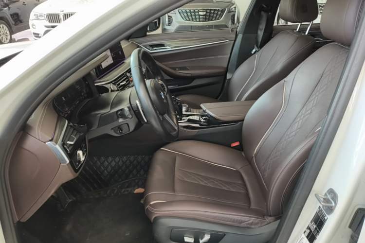 Used BMW 5 Series 2022 Restyled 530Li Leading Edition M Sport Package Left Front Seat