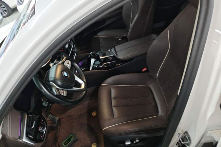 Used BMW 5 Series 2022 Second Facelift 530Li Leading Edition M Sport Package Left Front Seat