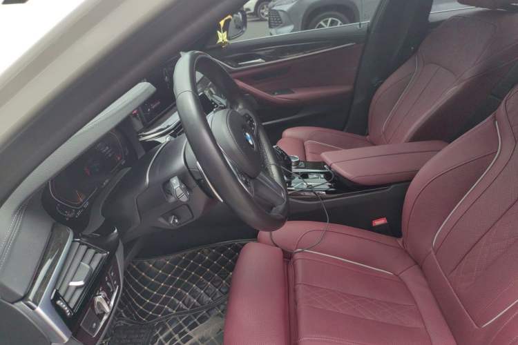 Used BMW 5 Series 2022 Second Facelift 530Li Luxury Version M Sport Package Left Front Seat
