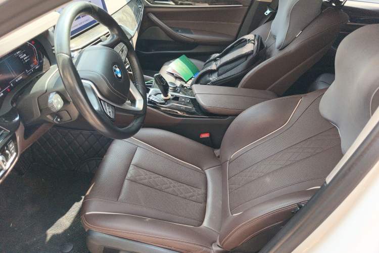 Used BMW 5 Series 2022 525Li Luxury Package Left Front Seat