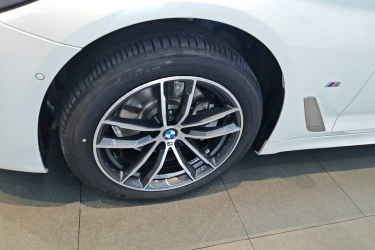 Used BMW 5 Series 2022 Restyled 525Li M Sport Package Left Front Wheel Hub