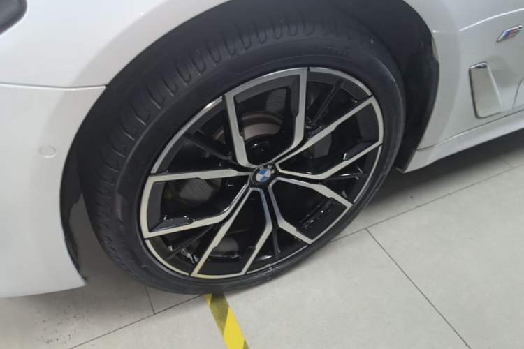 Used BMW 5 Series 2022 Revised Version 3 530Li Luxury Edition M Sport Package Left Front Wheel Hub