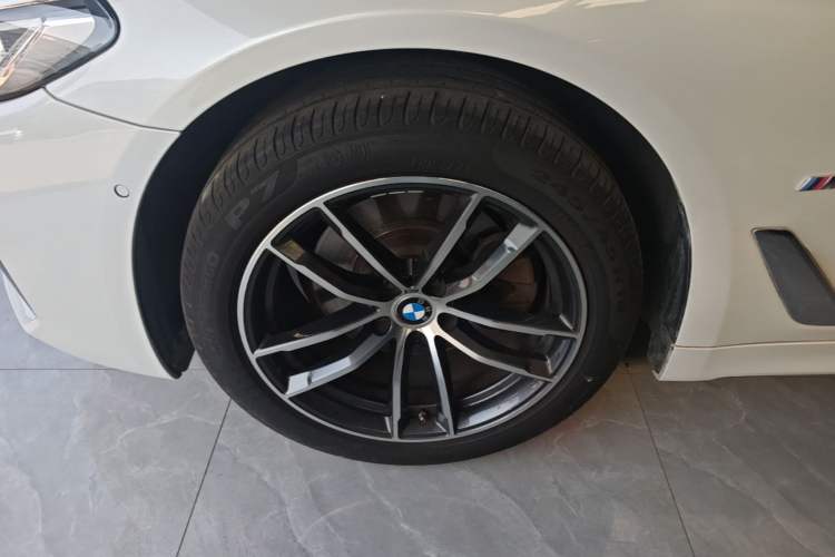Used BMW 5 Series 2022 Second Facelift 525Li M Sport Package Left Front Wheel Hub