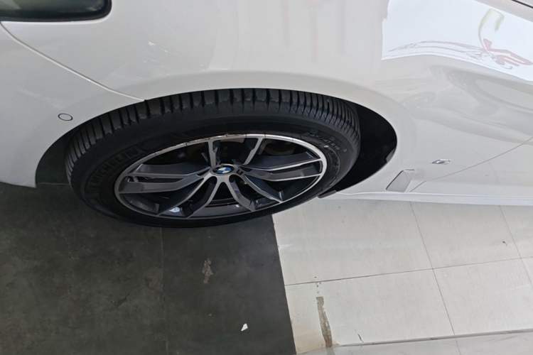 Used BMW 5 Series 2022 Restyled 525Li M Sport Package Left Front Wheel Hub