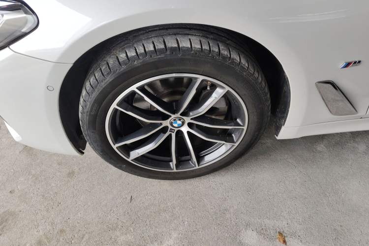 Used BMW 5 Series 2022 Second Facelift 525Li M Sport Package Left Front Wheel Hub