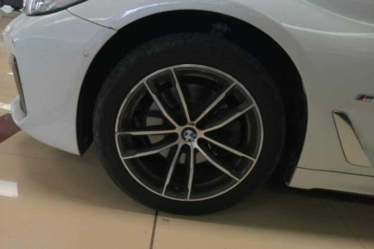 Used BMW 5 Series 2022 Second Facelift 525Li M Sport Package Left Front Wheel Hub