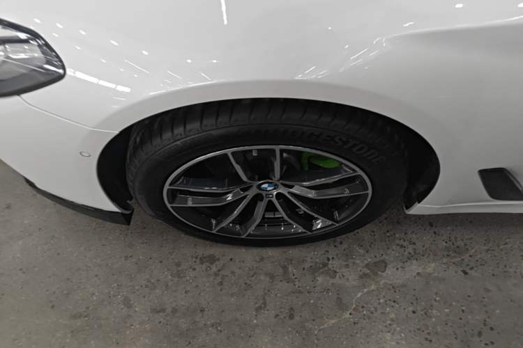 Used BMW 5 Series 2022 Second Facelift 525Li M Sport Package Left Front Wheel Hub