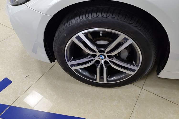 Used BMW 5 Series 2022 Updated 530Li Leading Edition Luxury Package Left Front Wheel Hub