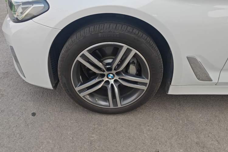 Used BMW 5 Series 2022 Updated 530Li Leading Edition Luxury Package Left Front Wheel Hub