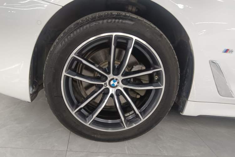 Used BMW 5 Series 2022 Second Facelift 525Li M Sport Package Left Front Wheel Hub