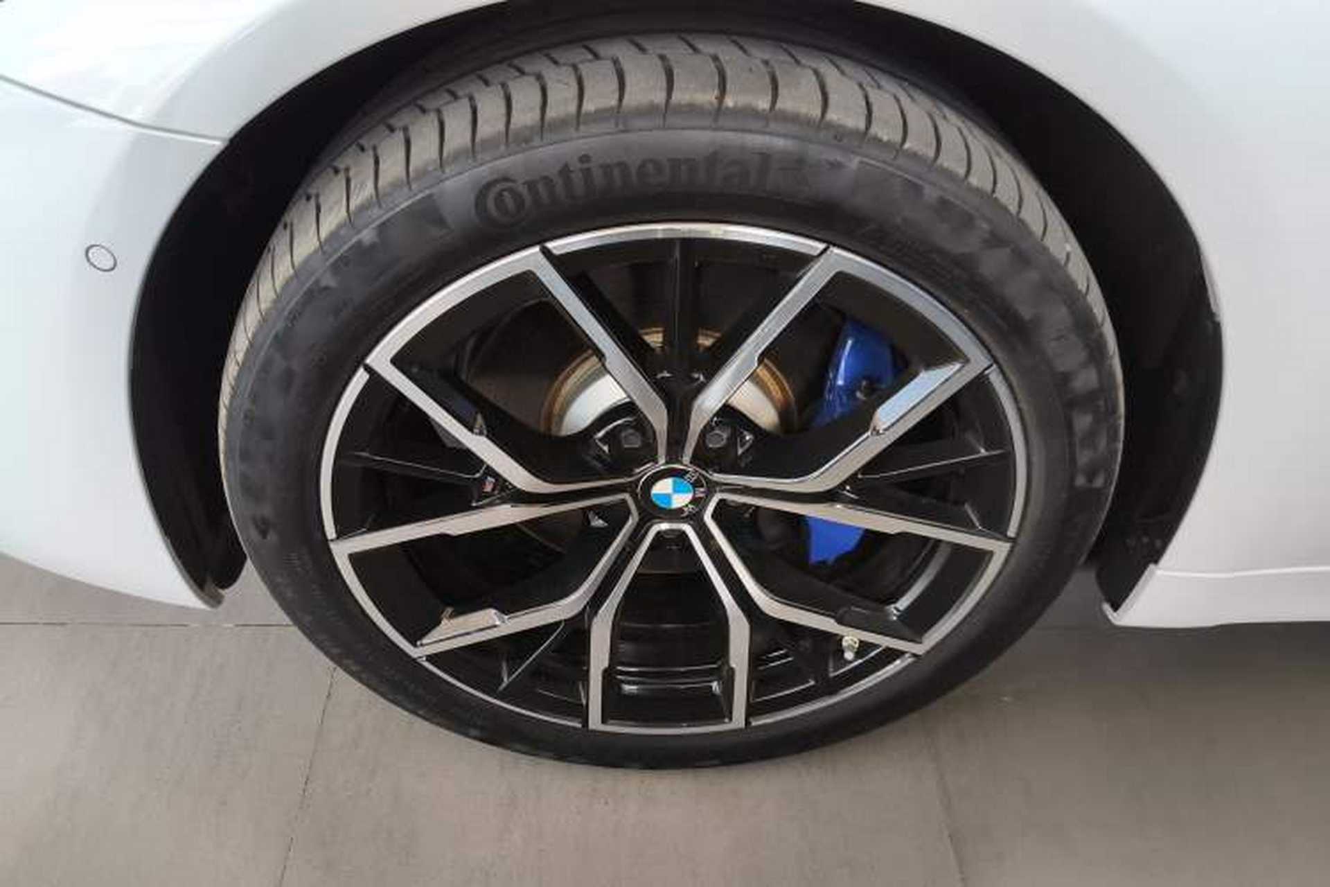 Used BMW 5 Series 2022 Second Facelift 530Li Luxury Version M Sport Package Left Front Wheel Hub