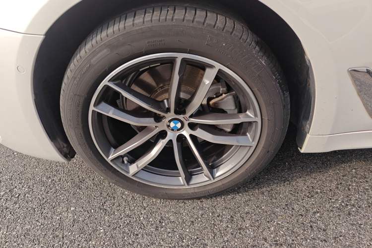 Used BMW 5 Series 2022 Restyled 525Li M Sport Package Left Front Wheel Hub