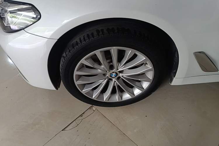 Used BMW 5 Series 2022 Second Facelift 525Li Luxury Package Left Front Wheel Hub