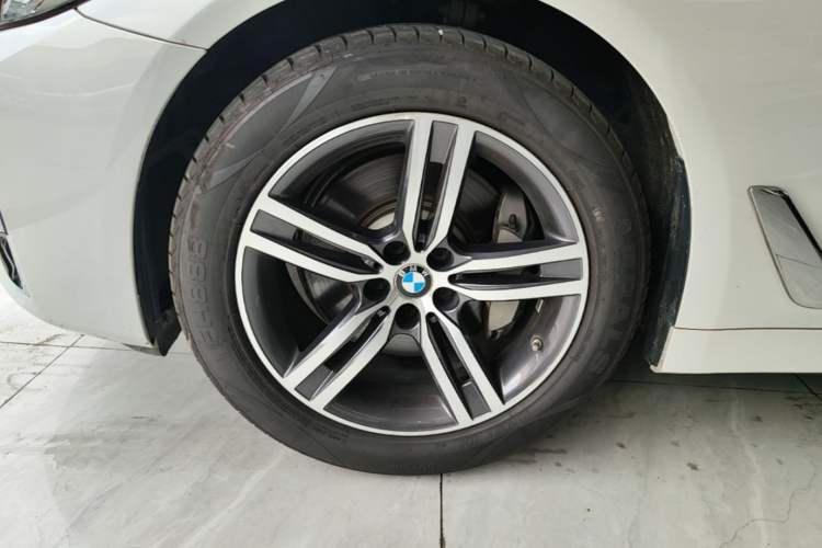 Used BMW 5 Series 2022 Updated 530Li Leading Edition Luxury Package Left Front Wheel Hub