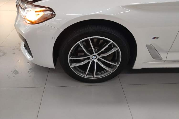 Used BMW 5 Series 2022 Restyled 525Li M Sport Package Left Front Wheel Hub
