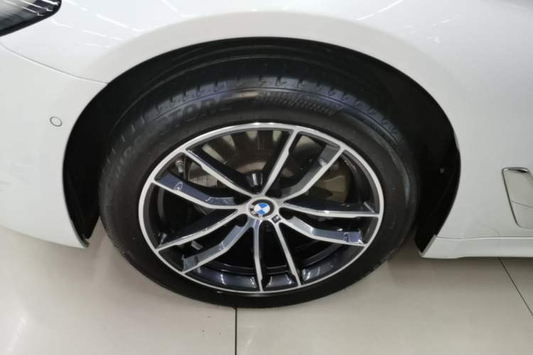 Used BMW 5 Series 2022 Second Facelift 525Li M Sport Package Left Front Wheel Hub