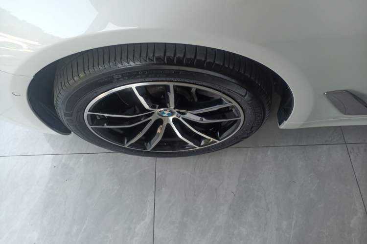 Used BMW 5 Series 2022 Second Facelift 525Li M Sport Package Left Front Wheel Hub