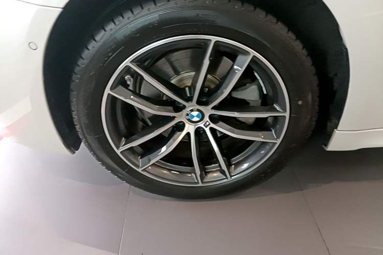 Used BMW 5 Series 2022 Second Facelift 525Li M Sport Package Left Front Wheel Hub