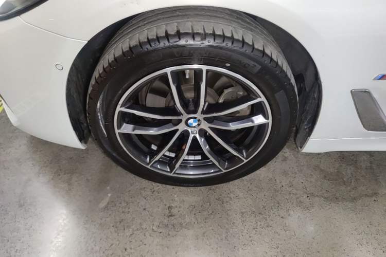 Used BMW 5 Series 2022 Second Facelift 525Li M Sport Package Left Front Wheel Hub