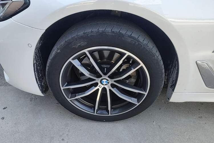 Used BMW 5 Series 2022 Second Facelift 525Li M Sport Package Left Front Wheel Hub