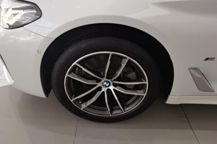 Used BMW 5 Series 2022 Restyled 525Li M Sport Package Left Front Wheel Hub