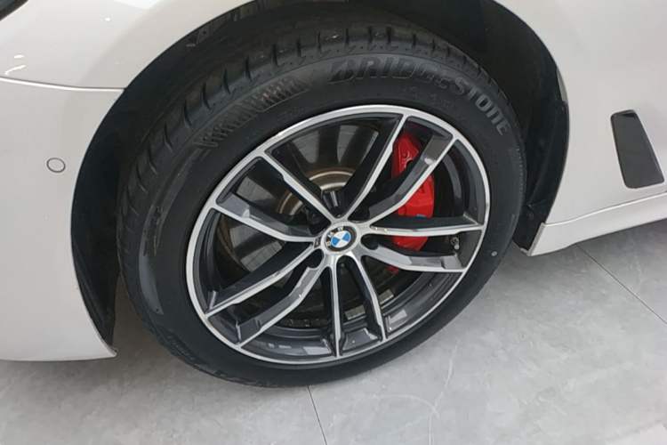 Used BMW 5 Series 2022 Second Facelift 525Li M Sport Package Left Front Wheel Hub