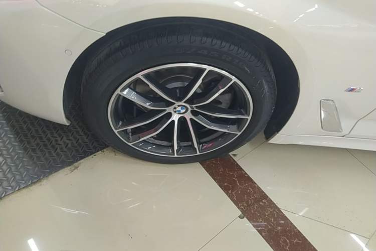 Used BMW 5 Series 2022 Restyled 525Li M Sport Package Left Front Wheel Hub
