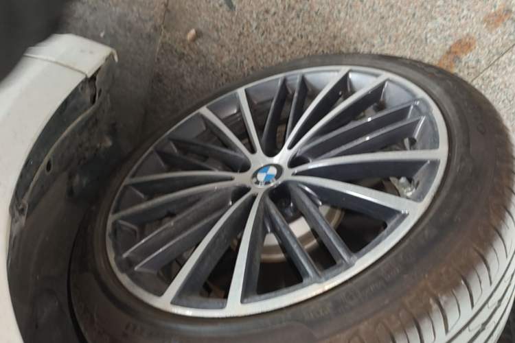 Used BMW 5 Series 2022 530Li xDrive M Sport Package Left Front Wheel Hub