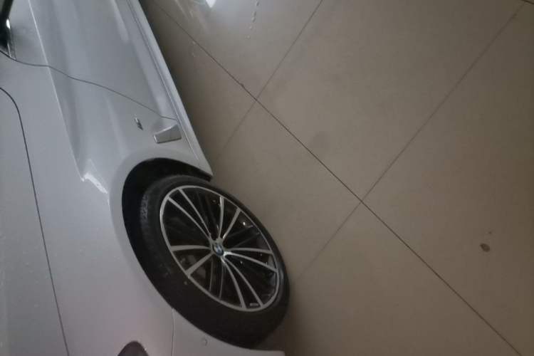 Used BMW 5 Series 2022 530Li Leading Model M Sport Package Left Front Wheel Hub