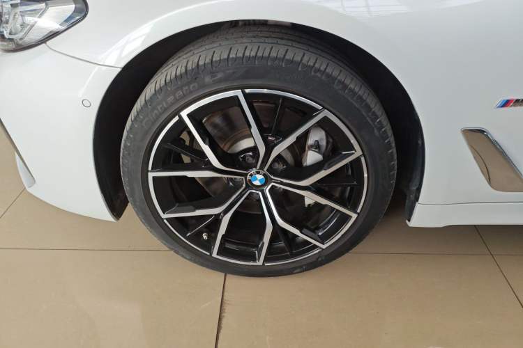Used BMW 5 Series 2022 Revised Version 3 530Li Luxury Edition M Sport Package Left Front Wheel Hub