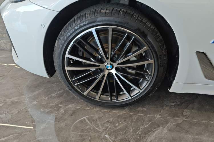 Used BMW 5 Series 2022 Revised Version 530Li xDrive M Sport Package Left Front Wheel Hub