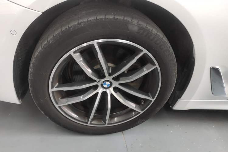 Used BMW 5 Series 2022 Restyled 525Li M Sport Package Left Front Wheel Hub