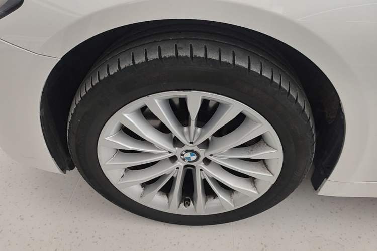 Used BMW 5 Series 2022 Restyled 525Li Luxury Package Left Front Wheel Hub