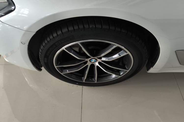 Used BMW 5 Series 2022 Second Facelift 525Li M Sport Package Left Front Wheel Hub