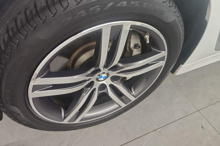 Used BMW 5 Series 2022 Updated 530Li xDrive Luxury Package Left Front Wheel Hub