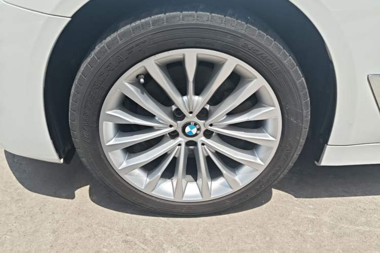Used BMW 5 Series 2022 Restyled 525Li Luxury Package Left Front Wheel Hub