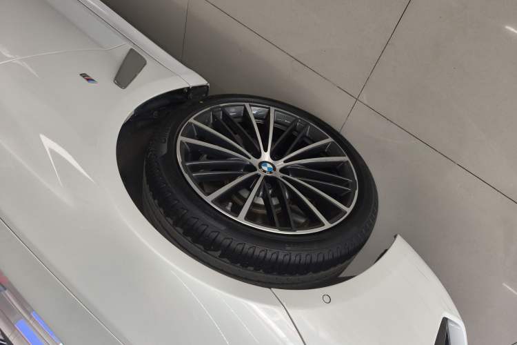 Used BMW 5 Series 2022 Restyled 530Li Leading Edition M Sport Package Left Front Wheel Hub