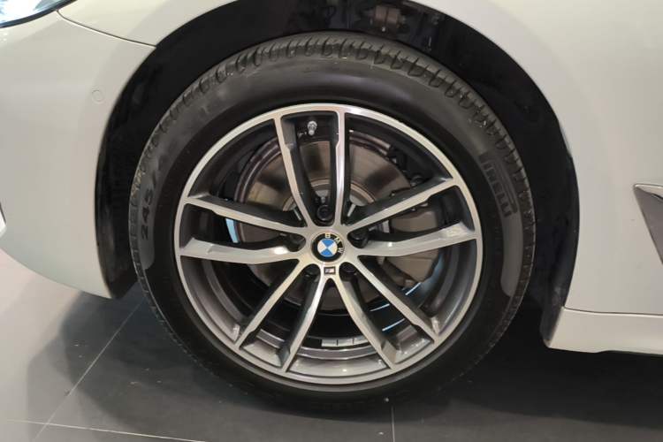 Used BMW 5 Series 2022 Restyled 525Li M Sport Package Left Front Wheel Hub