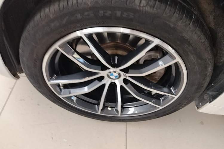 Used BMW 5 Series 2022 Second Facelift 525Li M Sport Package Left Front Wheel Hub