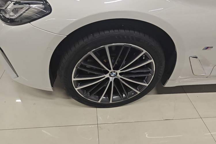 Used BMW 5 Series 2022 Restyled 530Li Leading Edition M Sport Package Left Front Wheel Hub