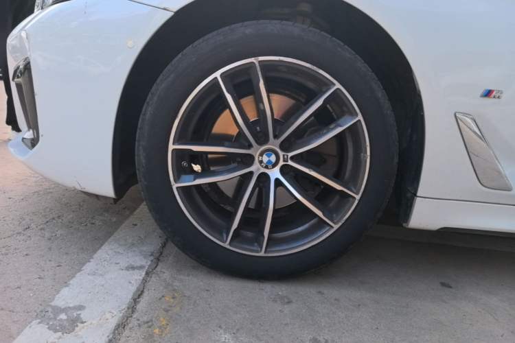 Used BMW 5 Series 2022 Second Facelift 525Li M Sport Package Left Front Wheel Hub