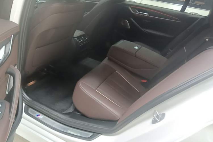 Used BMW 5 Series 2022 Second Facelift 530Li Leading Edition M Sport Package Left Rear Seat