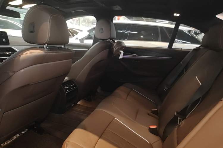 Used BMW 5 Series 2022 Second Facelift 530Li Leading Edition M Sport Package Left Rear Seat