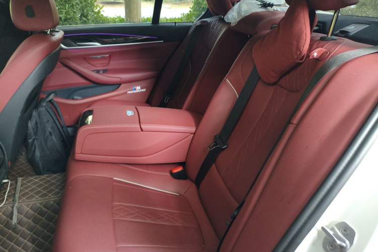 Used BMW 5 Series 2022 Restyled 530Li Leading Edition M Sport Package Left Rear Seat